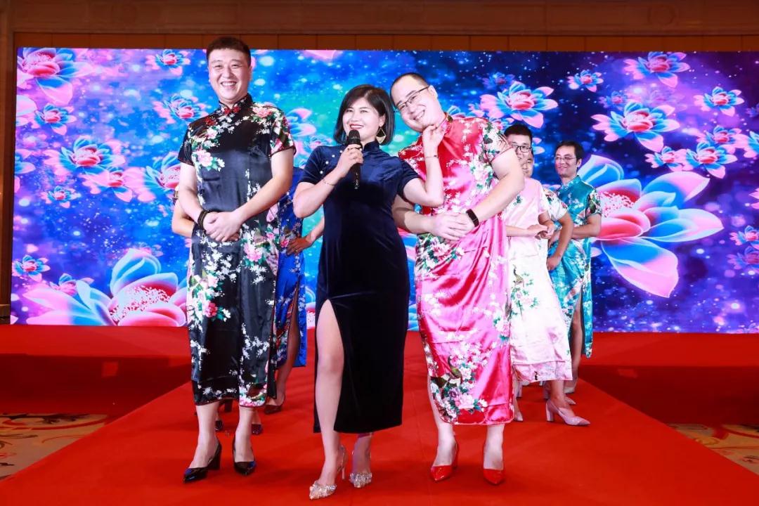 熱烈慶祝“變革創新 揚帆未來”北京中成康富2019年合伙人年會勝利召開 熱烈慶?!白兏飫撔?揚帆未來”北京中成康富2019年合伙人年會勝利召開