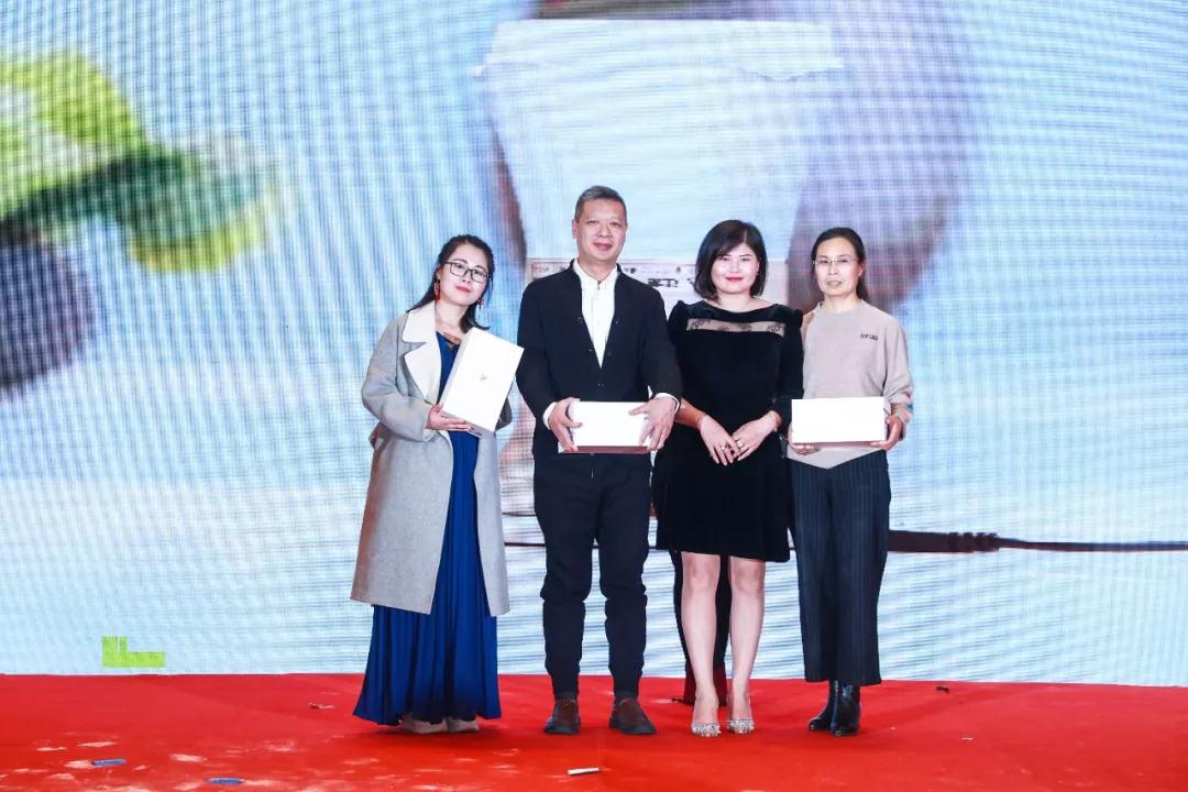 熱烈慶?!白兏飫撔?揚帆未來”北京中成康富2019年合伙人年會勝利召開 熱烈慶?!白兏飫撔?揚帆未來”北京中成康富2019年合伙人年會勝利召開